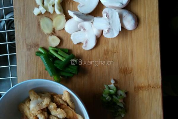 油渣烩豆腐的做法图解1