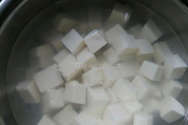 油渣烩豆腐的做法图解2