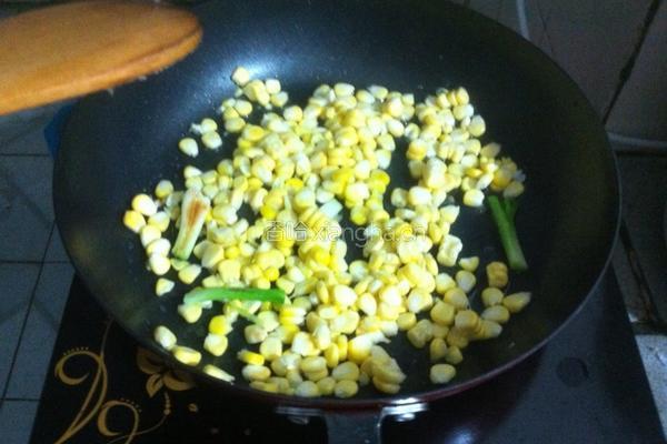 玉米炒香菇黄瓜的做法图解5