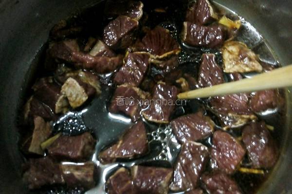 牛腩焖土豆的做法图解2