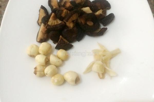 香菇红枣乌鸡汤的做法图解3