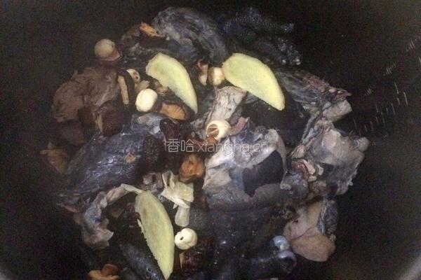 香菇红枣乌鸡汤的做法图解5