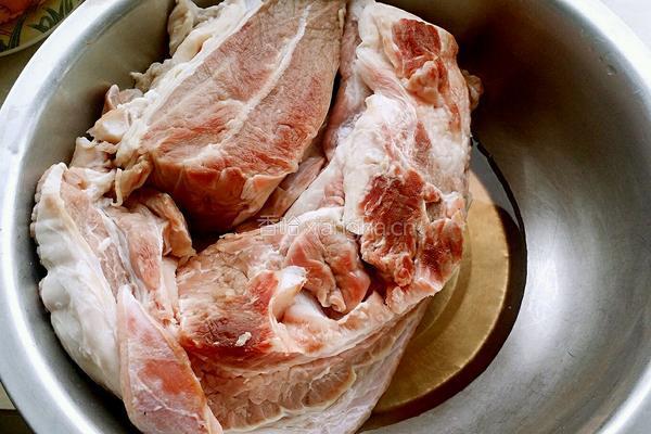 牛肉炖萝卜的做法图解1