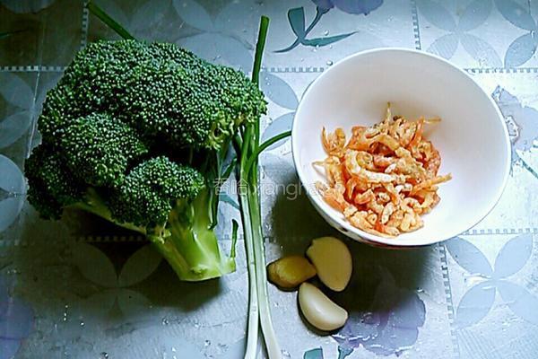 西兰花蒸虾仁的做法图解1