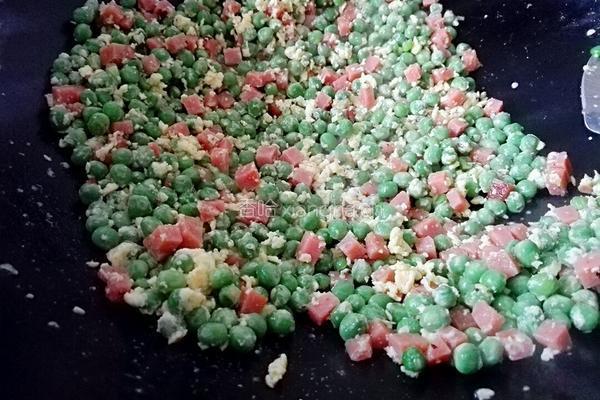 鸡蛋火腿炒豌豆的做法图解9