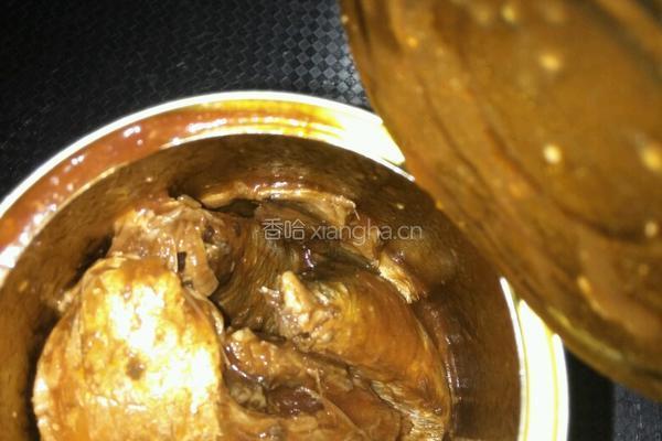 沙丁鱼木耳火腿炒饭的做法图解1