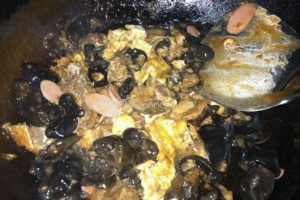 沙丁鱼木耳火腿炒饭的做法图解4