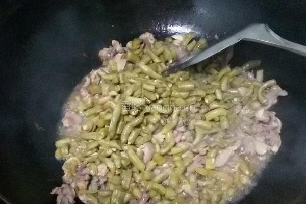 酸豆角鸡胗炒粉条的做法图解8