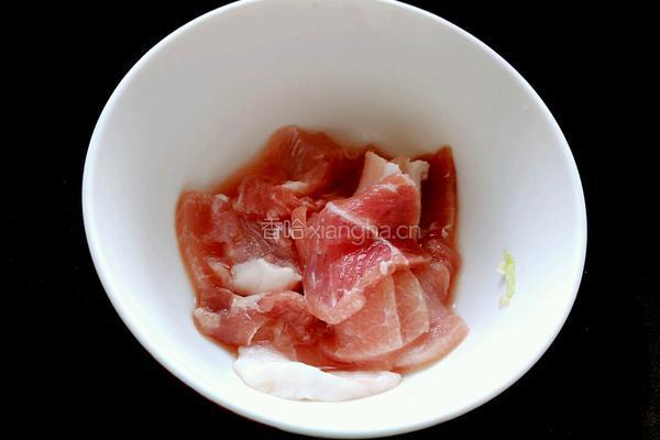 土豆片尖椒炒肉的做法图解1