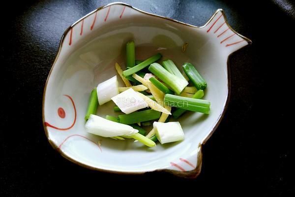 土豆片尖椒炒肉的做法图解4