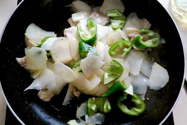 土豆片尖椒炒肉的做法图解9