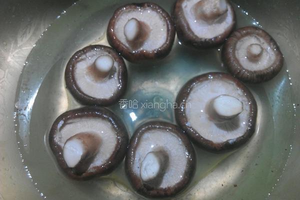 鹌鹑蛋蒸香菇的做法图解2