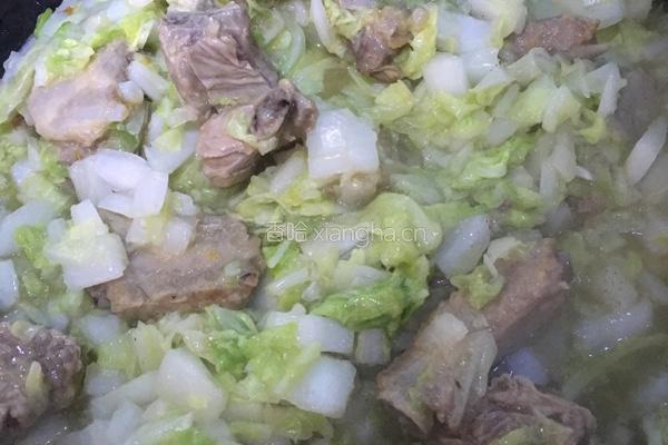 白菜排骨饭的做法图解2