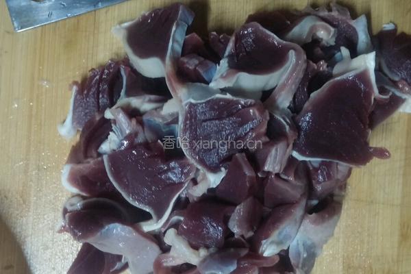 青红椒炒鸭胗、心的做法图解4