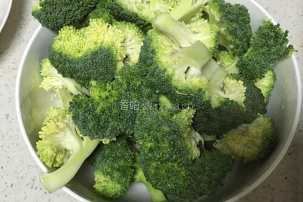 清炒西兰花的做法图解2