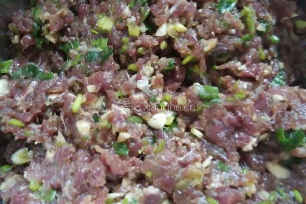 牛肉煎饺的做法图解1