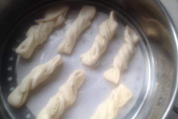 白白胖胖一发小花卷的做法图解9
