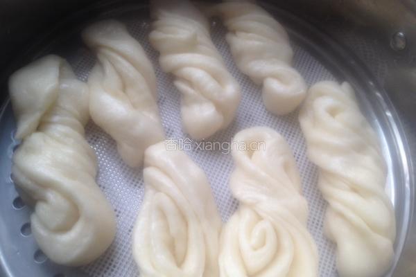 白白胖胖一发小花卷的做法图解11