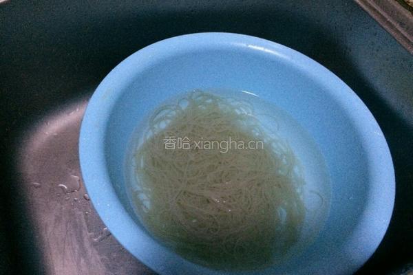 鸡蛋红薯粉的做法图解1