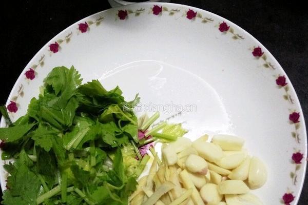蒜香皮皮虾的做法图解2