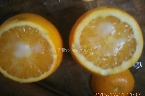 盐蒸橙子的做法图解2