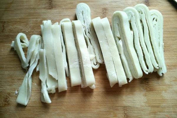 腊肉炒豆丝的做法图解4
