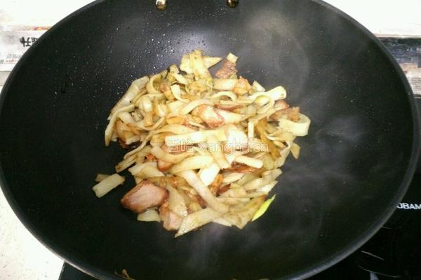 腊肉炒豆丝的做法图解7