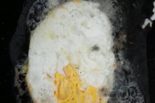 香煎鸡蛋的做法图解2