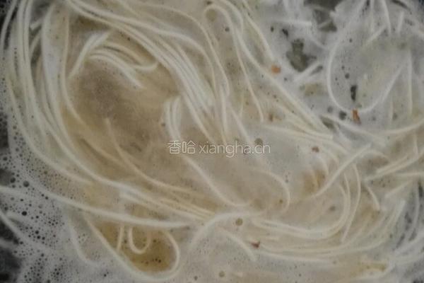 香辣面条的做法图解1