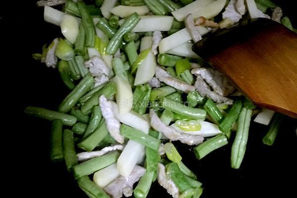干锅豆角土豆条的做法图解4