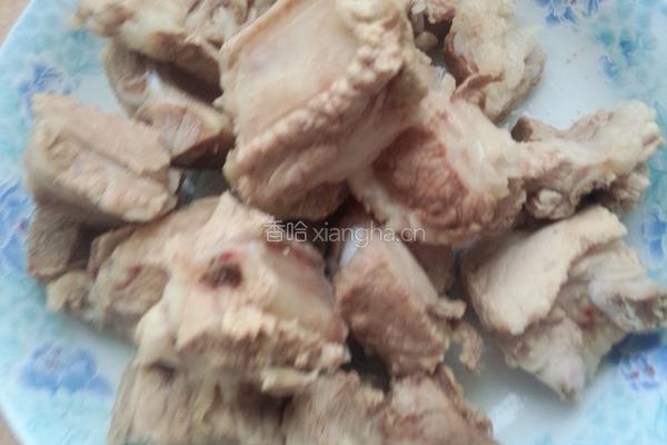 辣排骨炒黄瓜的做法图解1