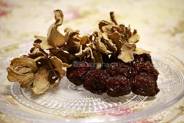 黑枣红糖姜茶的做法图解1