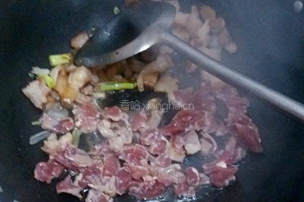 蒜叶炒肉的做法图解4