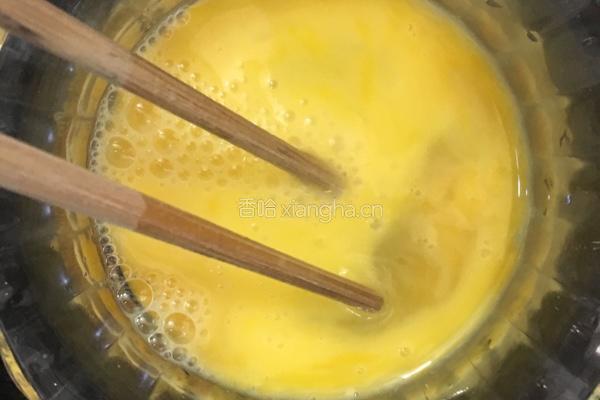 茭白木耳炒鸡蛋的做法图解3