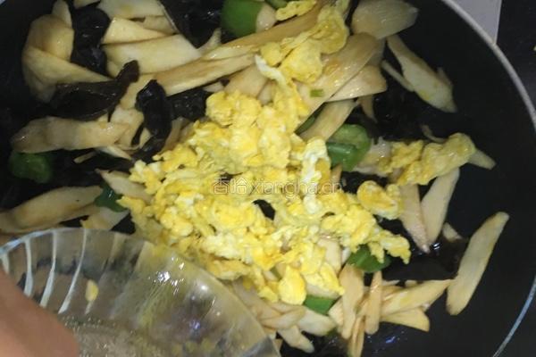 茭白木耳炒鸡蛋的做法图解7