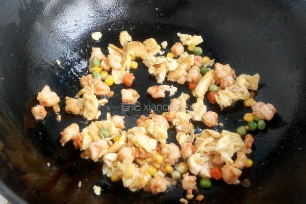 什锦虾仁蛋炒饭的做法图解6