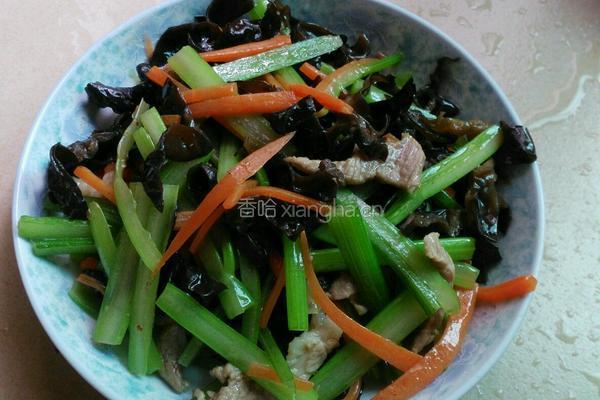 西芹云耳炒肉丝