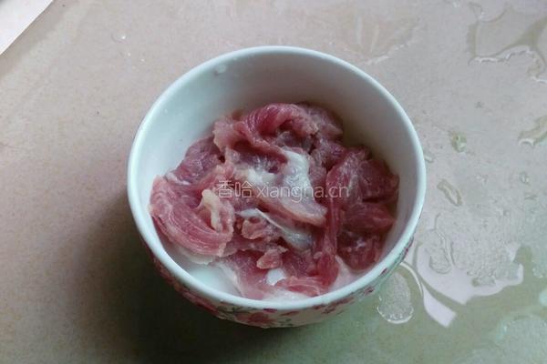 西芹云耳炒肉丝的做法图解3