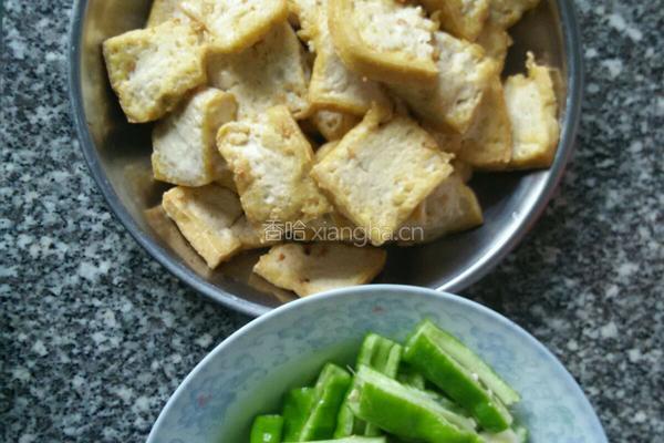听这道菜的名字《家常豆腐》就让我想起了时时刻刻在为家人做菜的时候要用心认真的做法图解3