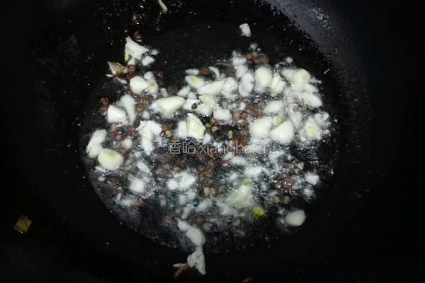 炝炒圆包菜的做法图解2