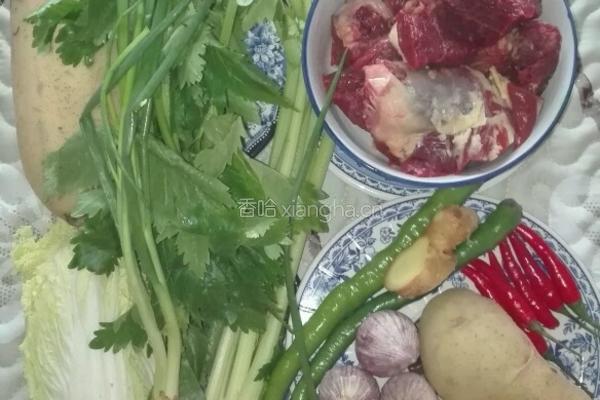 素菜牛肉砂锅的做法图解1