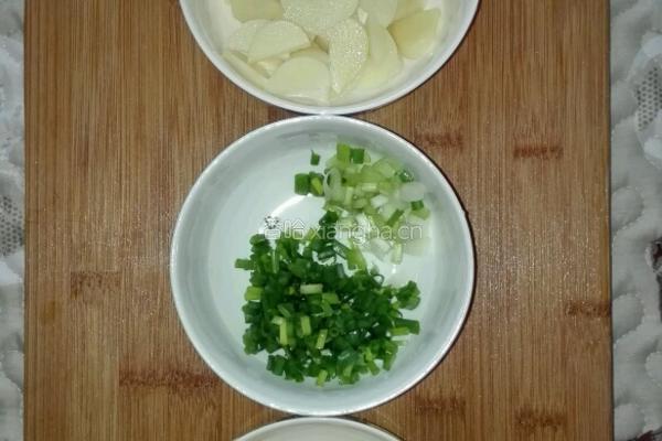 素菜牛肉砂锅的做法图解2