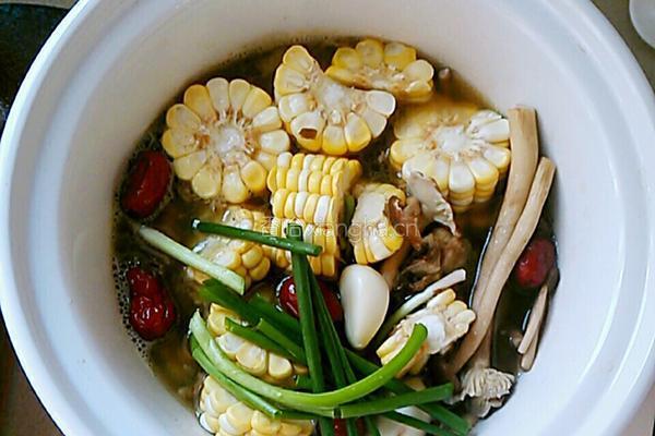 茶树菇玉米龙骨汤的做法图解8