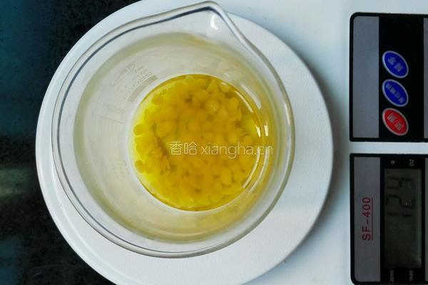 自制天然润唇膏的做法图解1