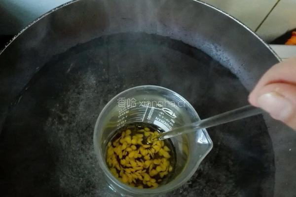 自制天然润唇膏的做法图解2