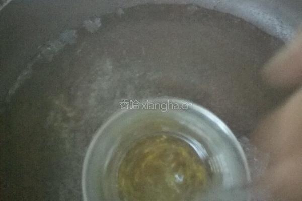 自制天然润唇膏的做法图解3