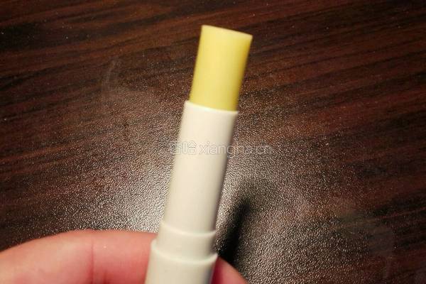 自制天然润唇膏的做法图解9