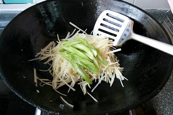 糖醋土豆丝的做法图解6