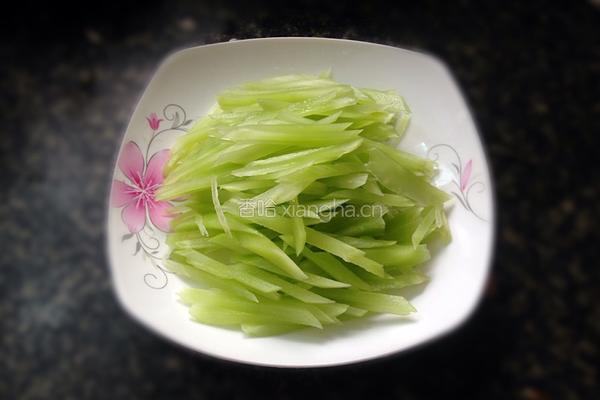 莴笋火腿丝的做法图解2