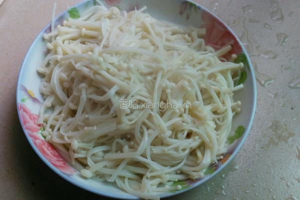 辣椒葱油淋金针菇的做法图解5
